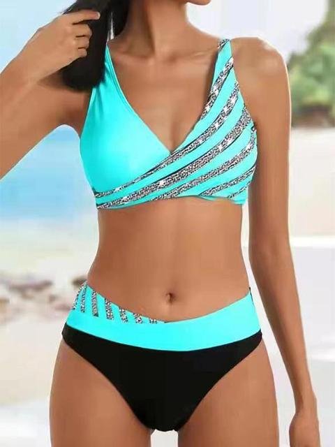 También tienes a mini precio, este otro bikini completo con detalles de rayas y efecto push up
