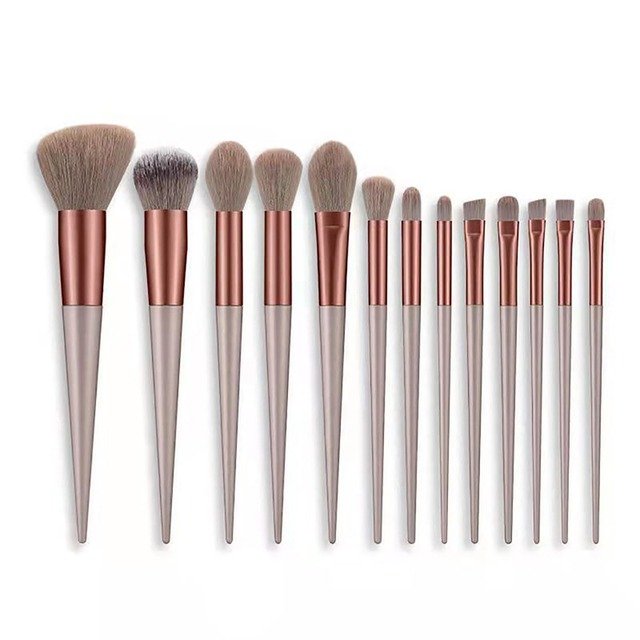 Descubre el secreto para un maquillaje impecable: Juego de 13 brochas suaves y esponjosas a un precio irresistible