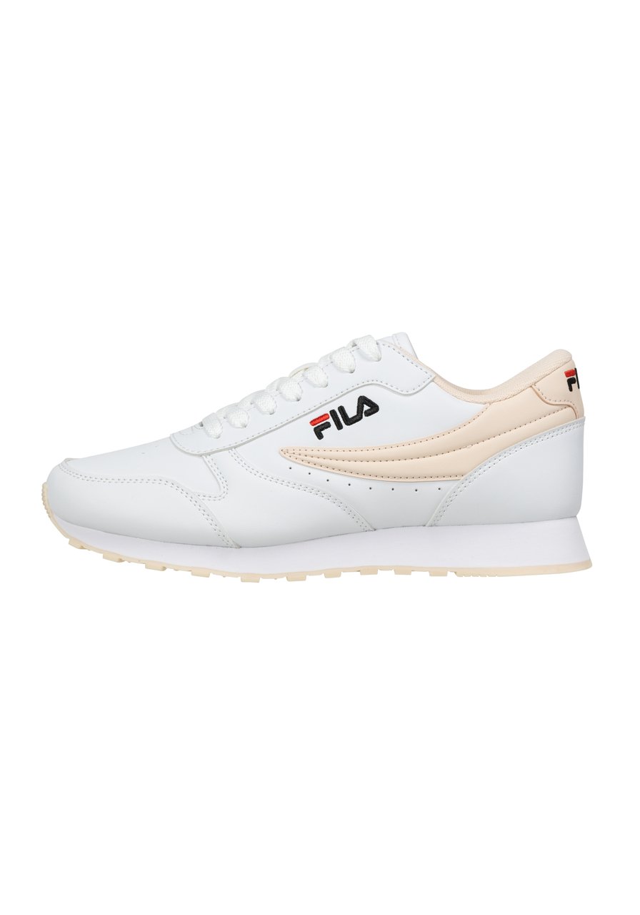 ¡Aprovecha el súper descuento en las zapatillas Fila para mujer!