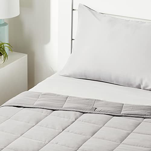 ¡Aprovecha este increíble descuento en la manta pesada Amazon Basics de 1,3Kg!