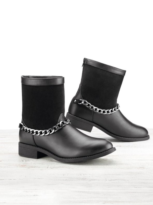 ¡Atrévete a lucir estilo y sofisticación con nuestros exclusivos botines camperos de caña antelina con cadena metálica! ¡Precio irresistible, no te lo puedes perder!