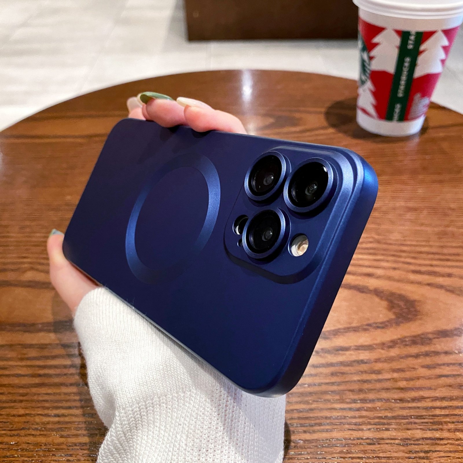 ¡Aprovecha el mejor precio en esta funda magnética con Magsafe para iPhone!