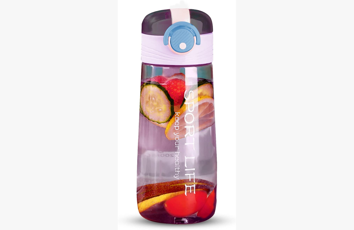¡Aprovecha la oferta especial de precio y envío Prime en esta botella de 500ml con rejilla de filtro para disfrutar de trozos de fruta en tu bebida!