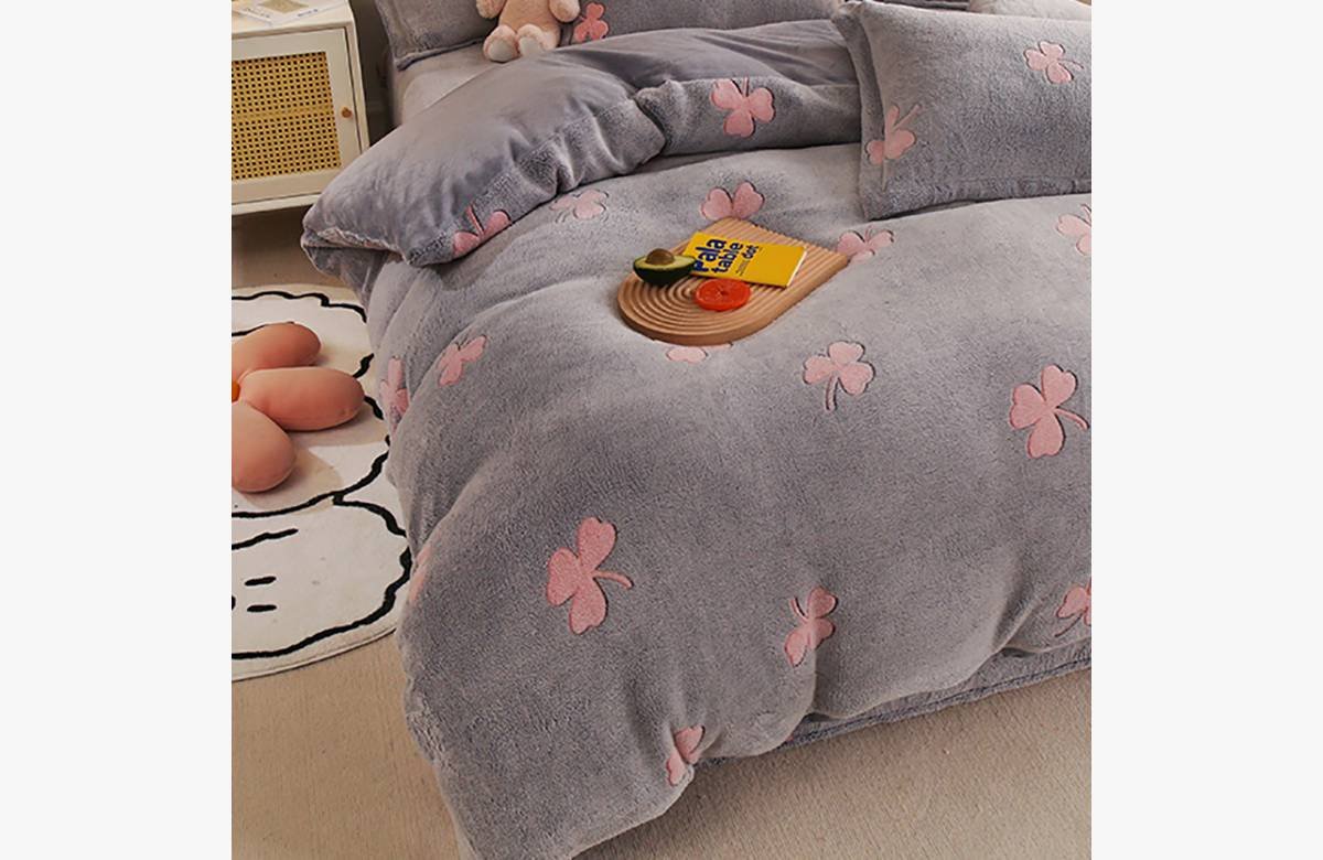 ¡No dejes pasar esta oportunidad de mantener el calor durante todo el invierno con nuestra exclusiva funda nórdica de lana gruesa!