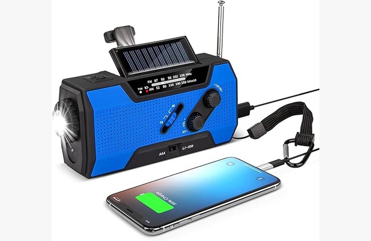 Aprovecha ahora la oferta especial de la Radio Solar Portátil Recargable con Linterna LED y mantén siempre la comunicación en momentos críticos