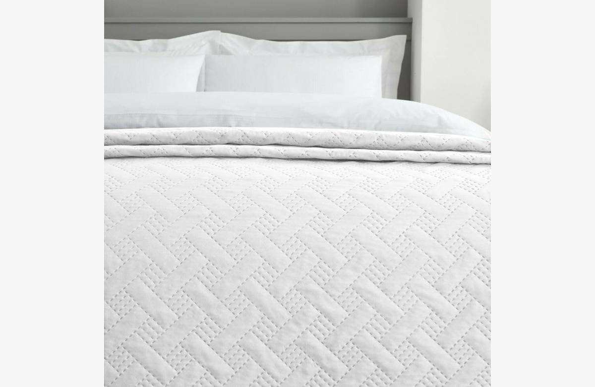 Añade elegancia y comodidad a tu cama con las colchas bouti Mercury Home