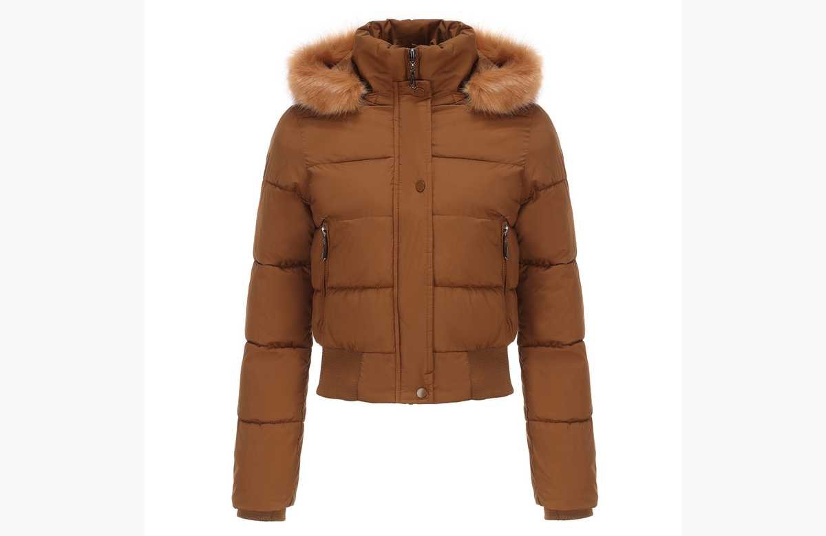 ¡Envuélvete en estilo y calidez con este fabuloso abrigo recortado de plumas para mujer!