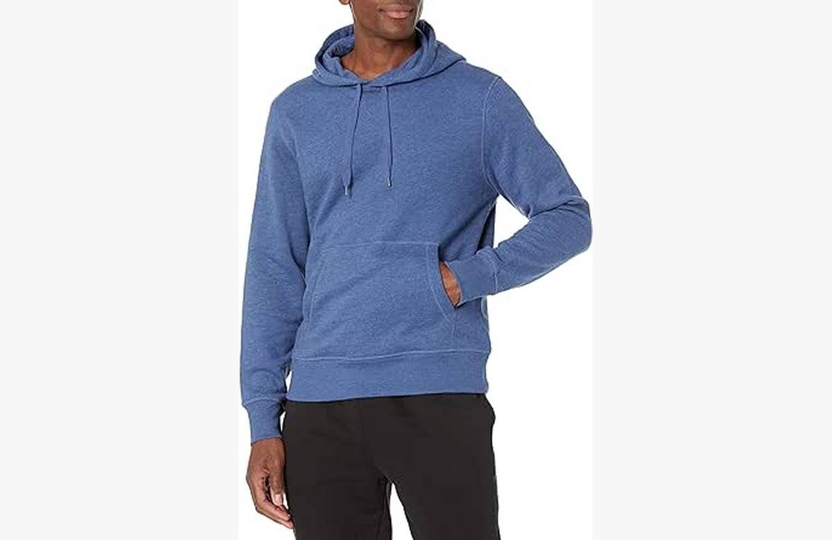 ¡Arrasa con la sudadera de forro polar con capucha más deseada a un precio irresistible!