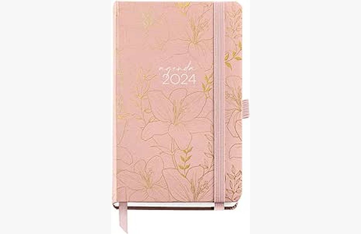 ¡Organiza tus días de forma única y especial con la Agenda 2024 Miquelrius, tamaño Passport en Rosa con Flores en Stamping Oro!