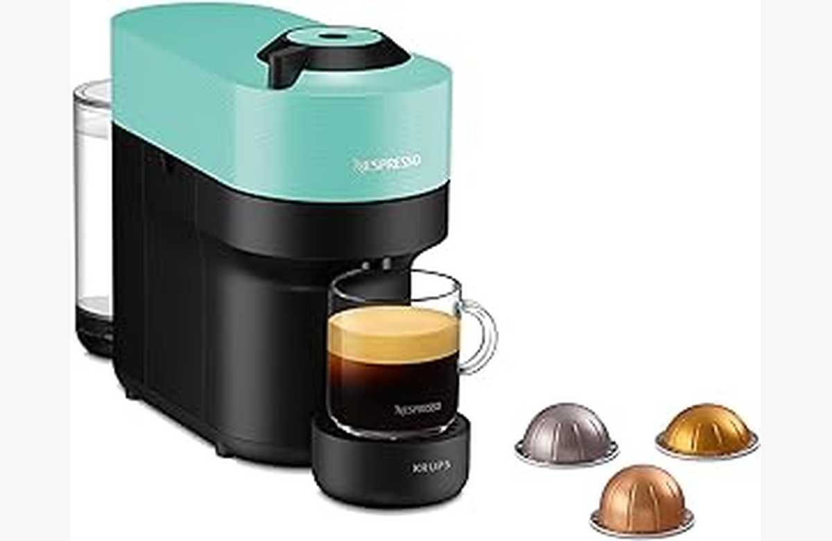 ¡Descubre el secreto del café perfecto con Nespresso VERTUO Pop! 35% reciclado y tecnología Centrifusion. ¡Aprovecha esta oferta irresistible!