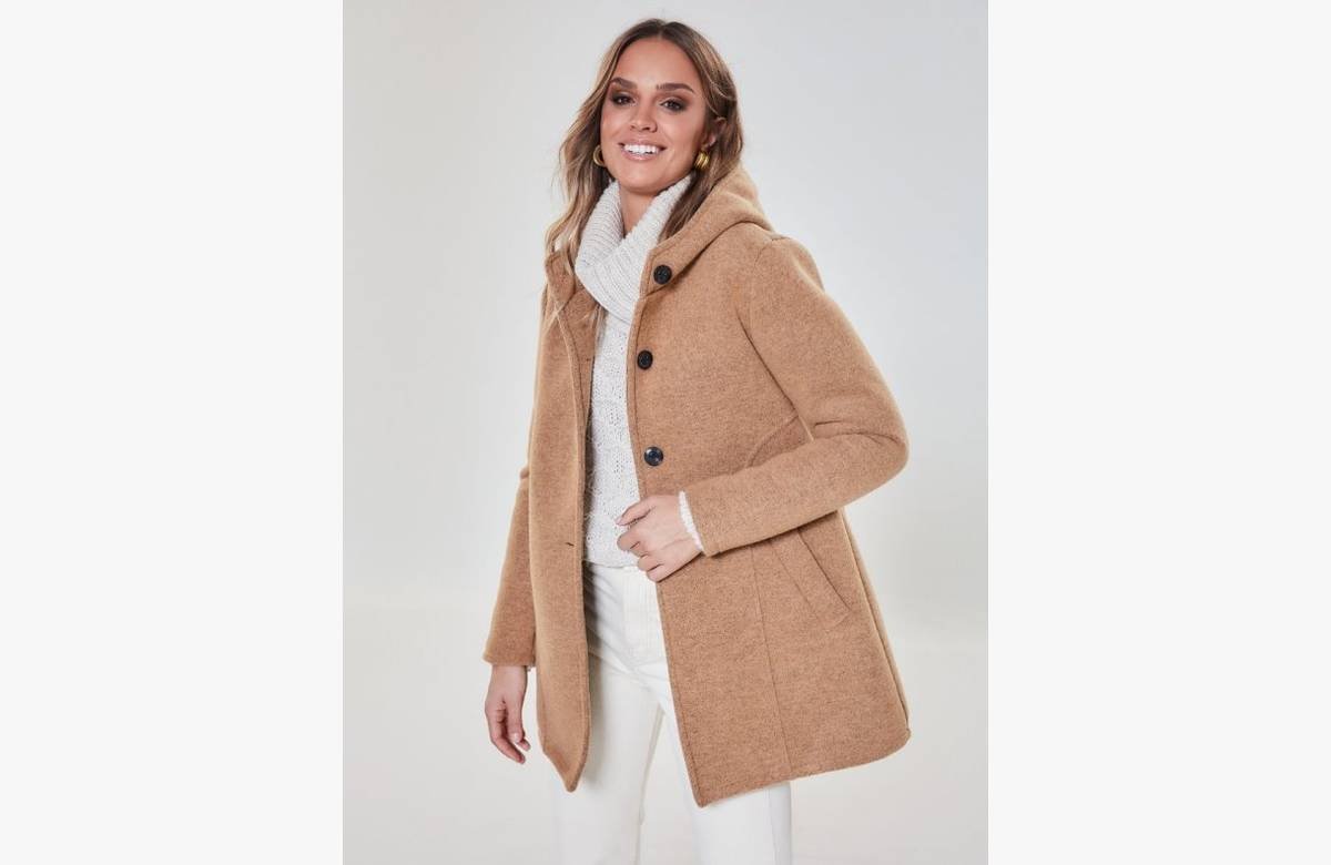 ¡Llévate ya este increíble abrigo evasé! Descuento único en capucha y bolsillos