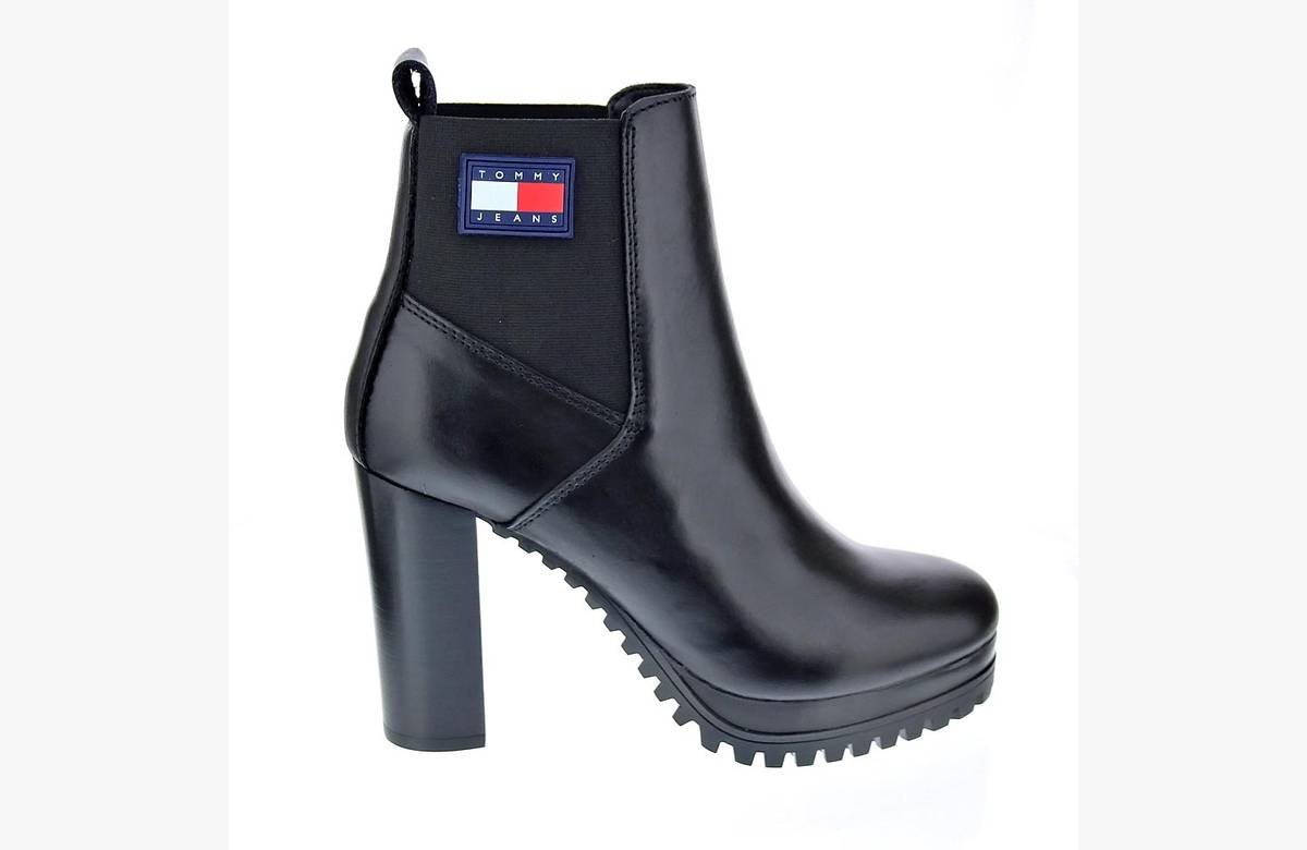 ¡Ahorra hasta un 50% en los espectaculares botines Tommy Hilfiger Heel Boot Negro de mujer! ¡Imprescindibles en tu armario!