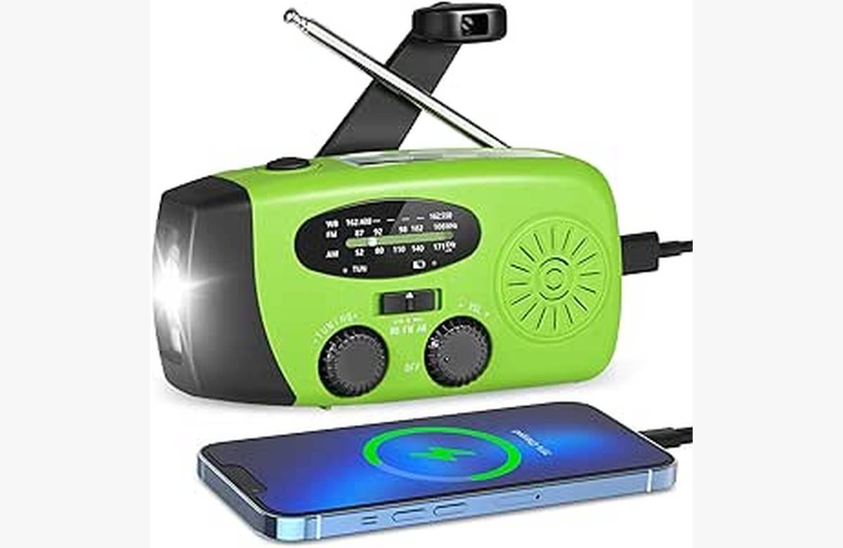 ¡Abastece tu energía con esta radio portátil de emergencia y carga tu teléfono celular al mismo tiempo!