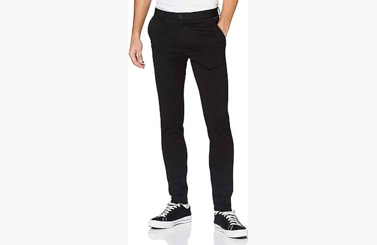 Renueva tu estilo con el pantalón JACK & JONES y destaca entre la multitud