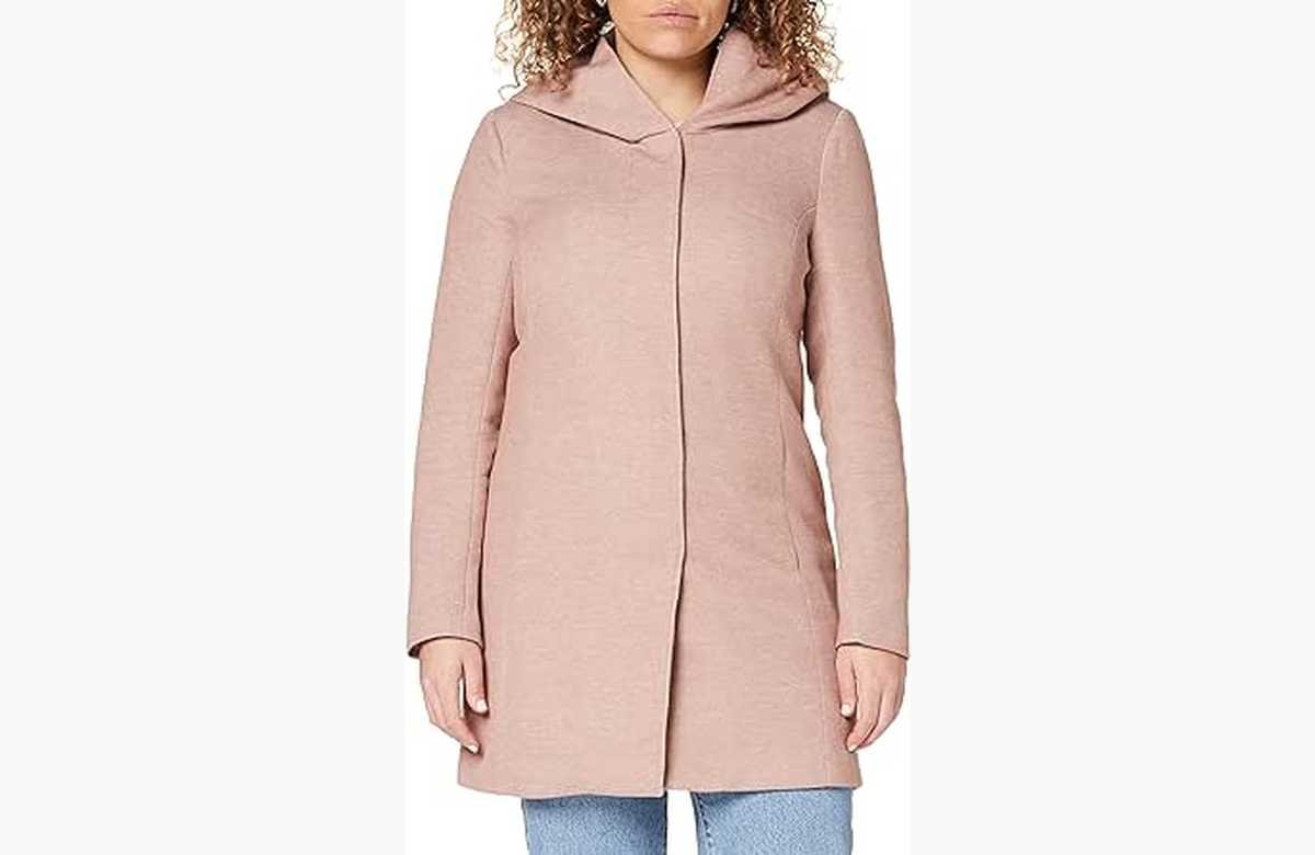 ¡No te quedes con frío este invierno! Consigue el abrigo de mujer Only Classic al precio más bajo. ¡Aprovecha el descuento y compra el tuyo ahora!