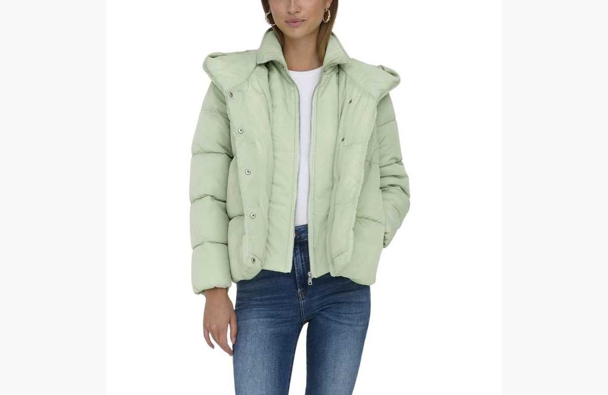 ¡No te quedes sin la chaqueta imperdible de Only New Sydney Sara Puffer Verde Mujer con descuento brutal!
