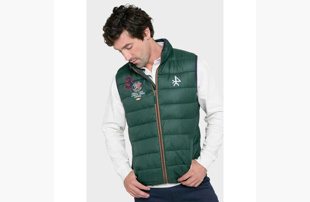 ¡Compra ahora el chaleco Valecuatro España verde a precio de locura!