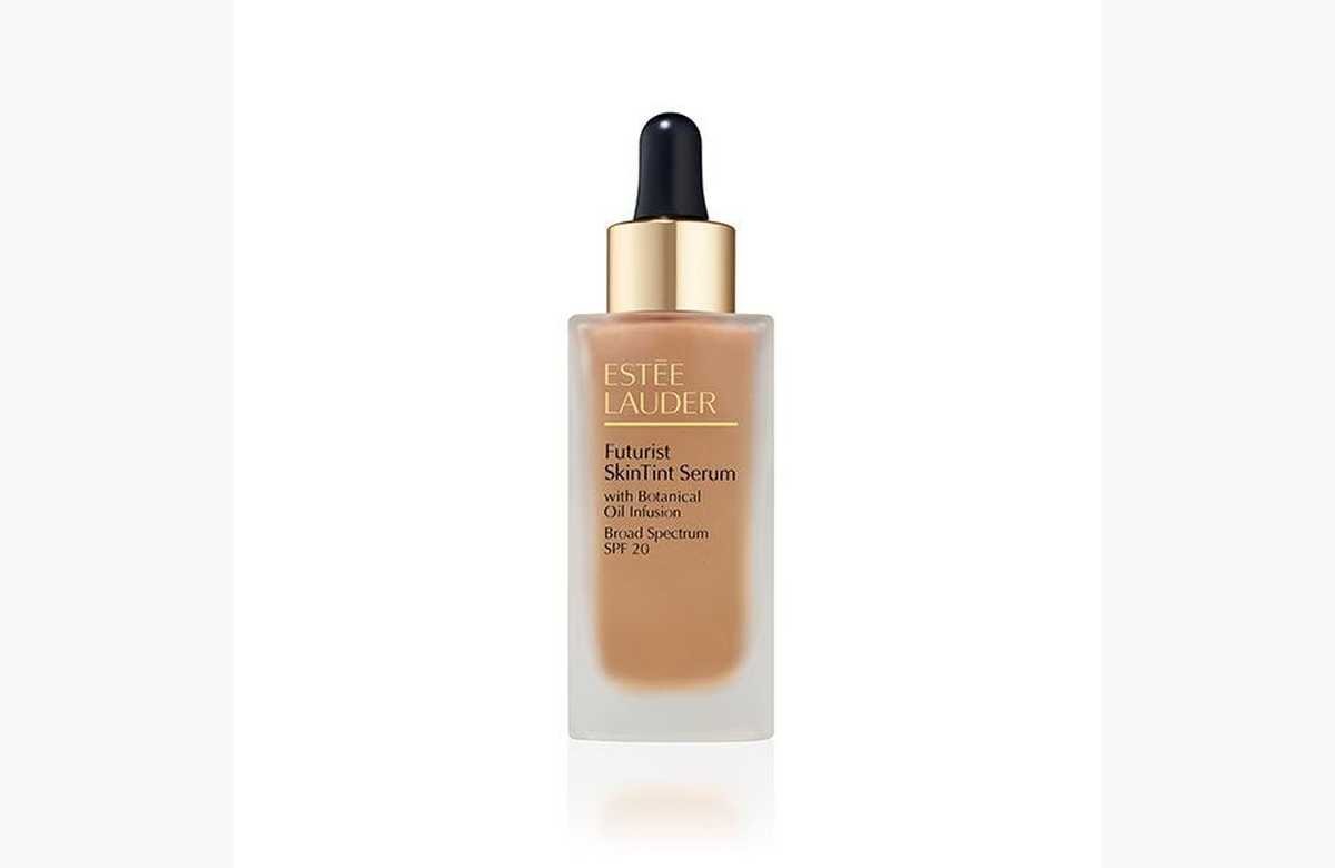¡Logra una piel radiante al instante con la nueva base de maquillaje Estée Lauder Serum Futurist Skintint Serum SPF20!