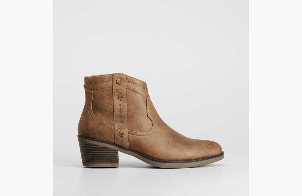 ¡Camperas camel SENDA ROAD al mejor precio! Dale estilo a tus pasos urbanos con este imperdible botín. ¡Aprovecha la oferta limitada ahora!