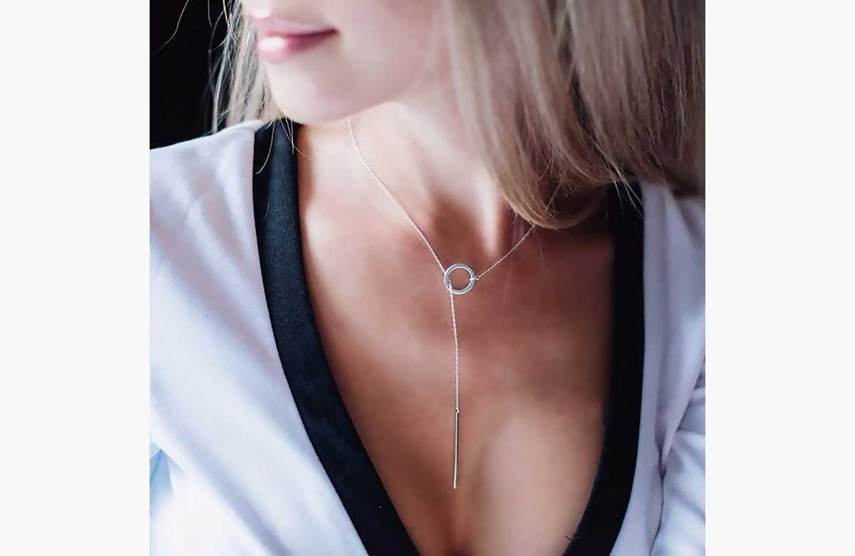 ¡Arrasa con el estilo! Llévate el collar colgante de acero inoxidable para mujer con un descuento insuperable.