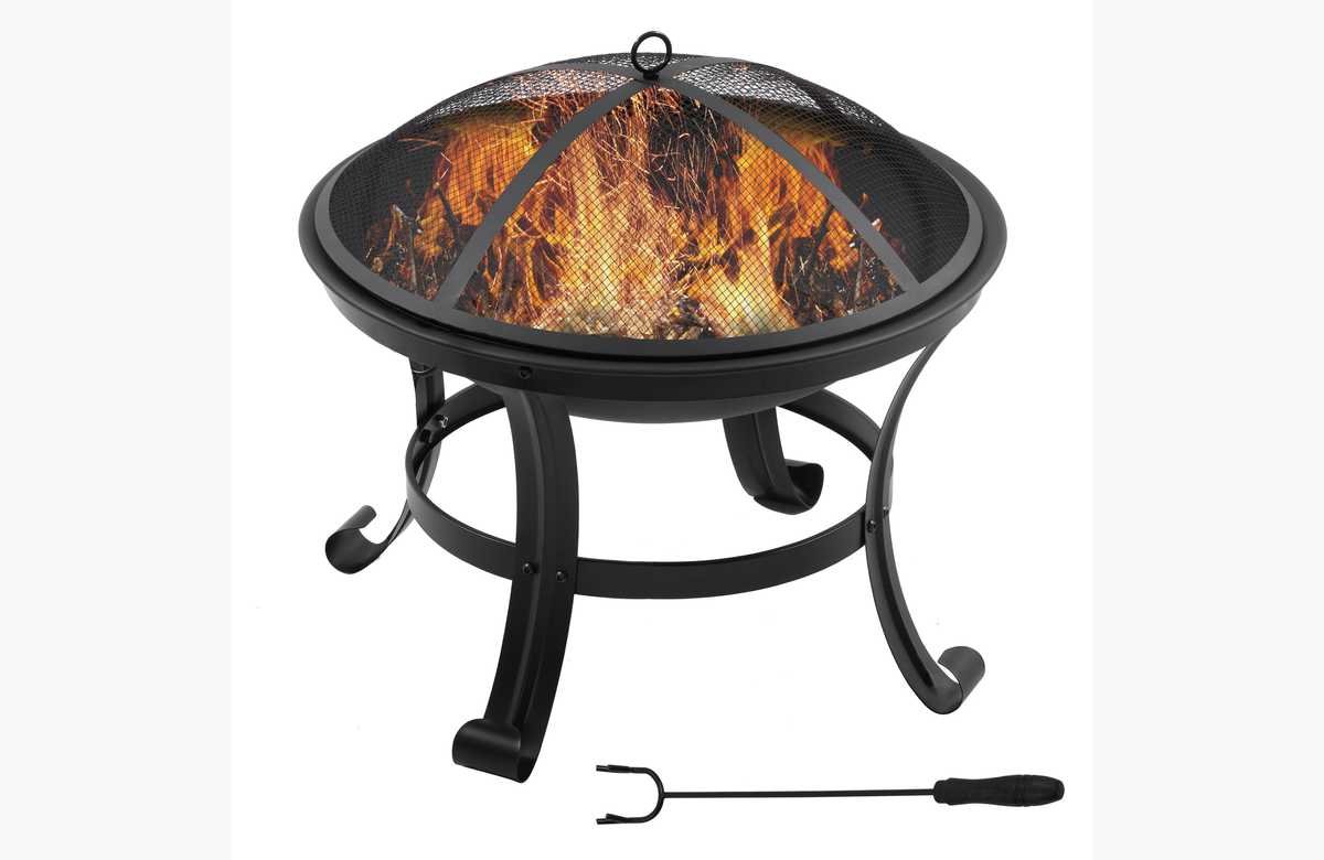 ¡Calor garantizado! Brasero de jardín con protector de chispas y atizador ¡No te quedes sin él!