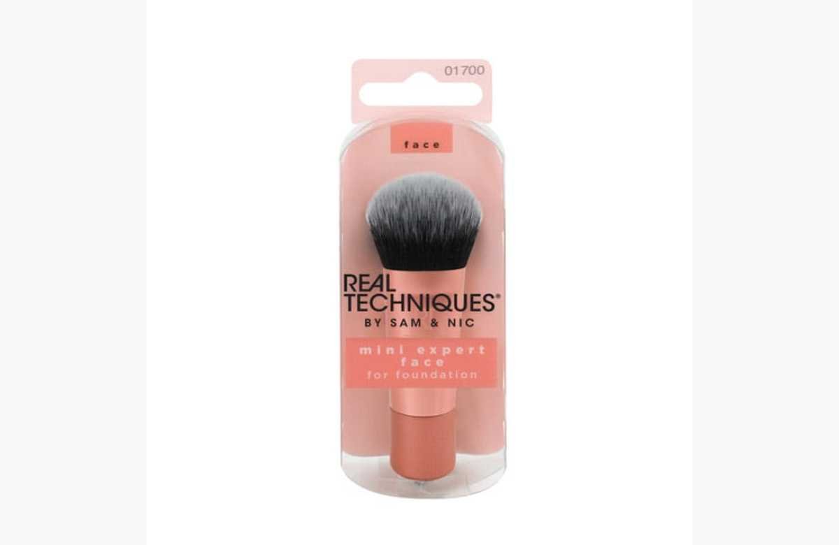¡Consigue un look perfecto en segundos con la brocha mini Real Techniques Expert Face Brush al precio más loco!