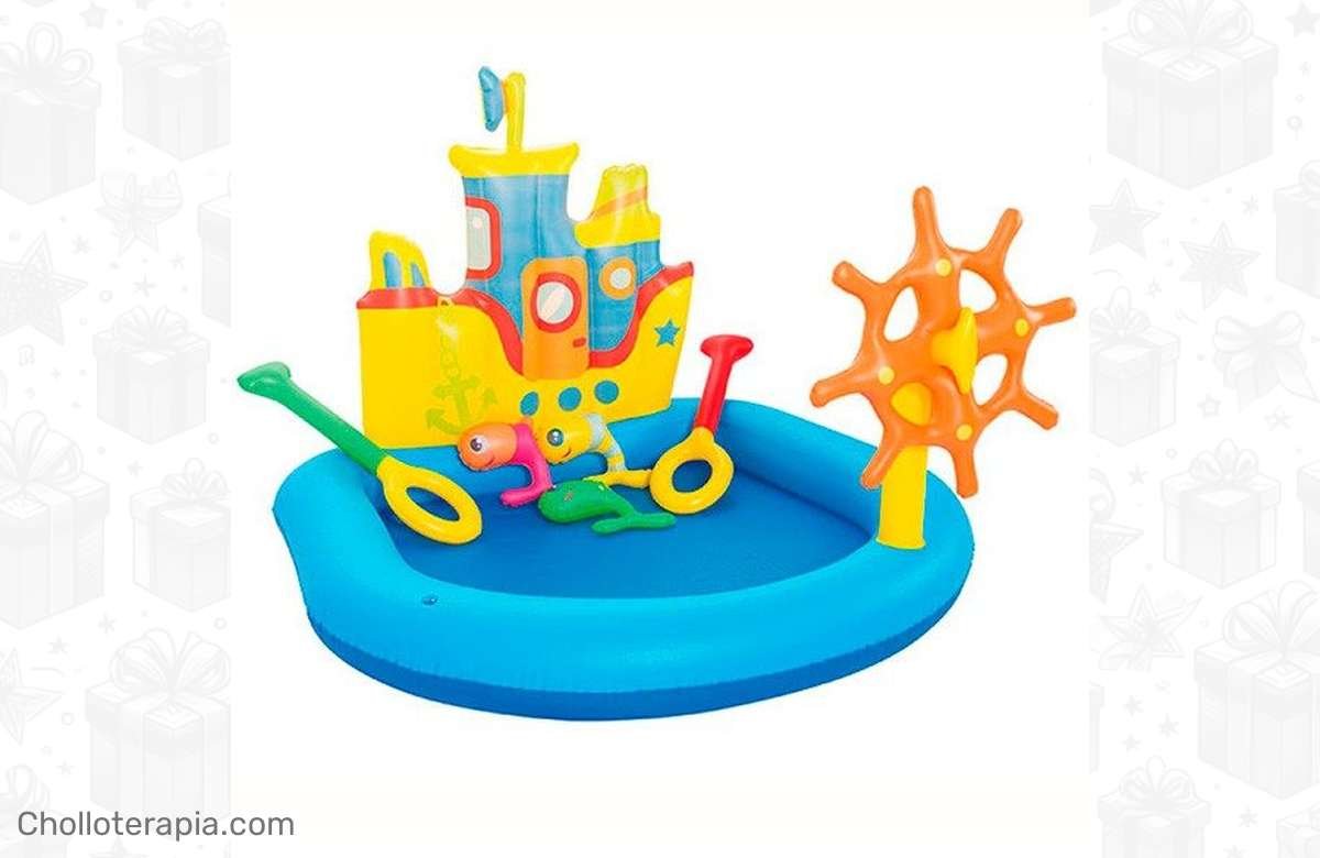 ¡Atrévete a navegar con la piscina barco remolcador y figuras hinchables! ¡El plan perfecto para este verano!