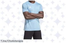 Descubre la camiseta Adidas 3 Bandas, tu aliado perfecto para el deporte, con tecnología Aeroredy que combate el sudor ¡Aprovecha este ofertón y siente la diferencia hoy!