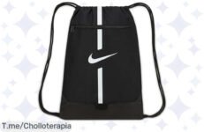 Chollazo imperdible: Consigue la Nike NK ACDMY GMSK Gym Bag, ligera y cómoda, para brillar en cada aventura ¡Stock limitado! Hazte con la tuya antes de que se agoten