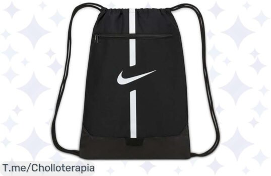 Chollazo imperdible: Consigue la Nike NK ACDMY GMSK Gym Bag, ligera y cómoda, para brillar en cada aventura ¡Stock limitado! Hazte con la tuya antes de que se agoten
