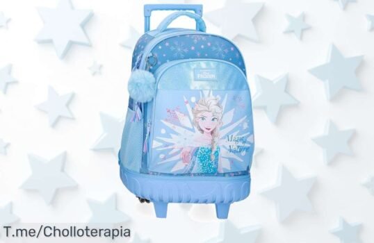 Transforma tus días en aventuras mágicas con la bolsa de mensajero Disney Magic Ice: ¡diseño práctico, ruedas que giran fácil y un llavero pompón azul! Super chollo solo por tiempo limitado