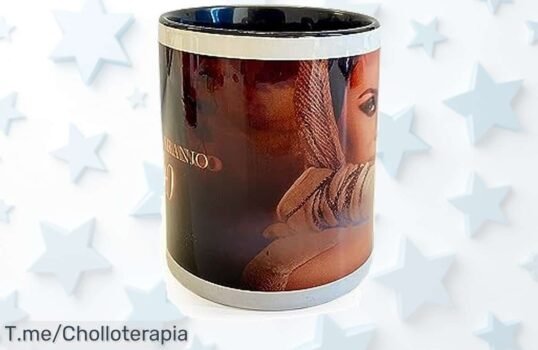 Descubre la Taza 40 de Mónica Naranjo, un diseño elegante que hará cada sorbo especial y sorprende a tus amigos con este super chollo antes de que se agoten ¡Compra ya!