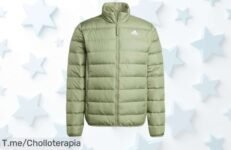 Consigue la chaqueta ligera adidas en tent green a un precio loco, con estilo clásico y bolsillos prácticos ¡No dejes pasar este ofertón único antes que se agote!