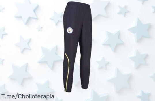 Luce como un campeón con los pantalones Prematch de Manchester City a precio loco, ¡stock limitado! No dejes pasar esta oportunidad única y actúa ya antes que se agoten