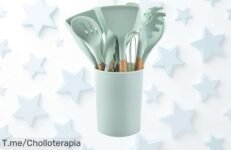 Transforma tu cocina en un lugar mágico con este set de 12 utensilios de silicona y mango de madera, ¡un ofertón que hará brillar tus platillos! Aprovéchalo antes de que se agote