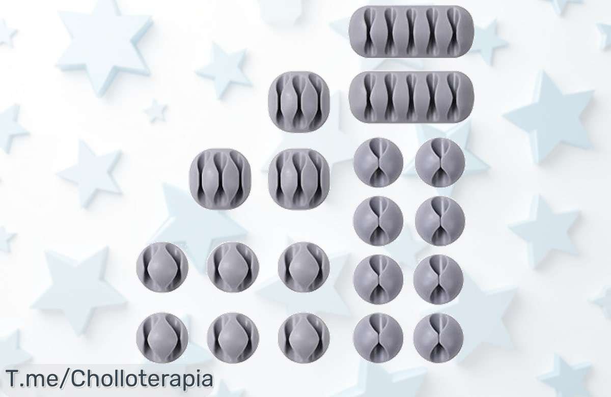 Transforma tu escritorio con el super chollo de URAQT: 20 clips adhesivos duraderos que organizan tus cables y llenan tu mesa de orden. ¡Consíguelos ya antes que se agoten!