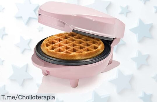 Descubre la mini gofrera rosa que hará de tus fiestas un festín, ¡crea waffles deliciosos al instante! No te pierdas este ofertón y consigue la tuya ya antes de que se agote