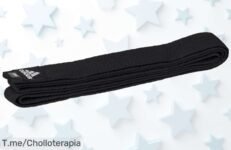 Lleva tu entrenamiento a lo más alto con la banda negra de 45mm adidas Elite Karate, un ofertón que te hará sentir como campeón ¡Compra ahora antes de que se acabe!