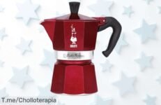 Transforma tu cocina en una cafetería con la Bialetti Moka Express en rojo, disfruta de un café delicioso y aprovecha este ofertón antes que se acabe ¡Compra ya!