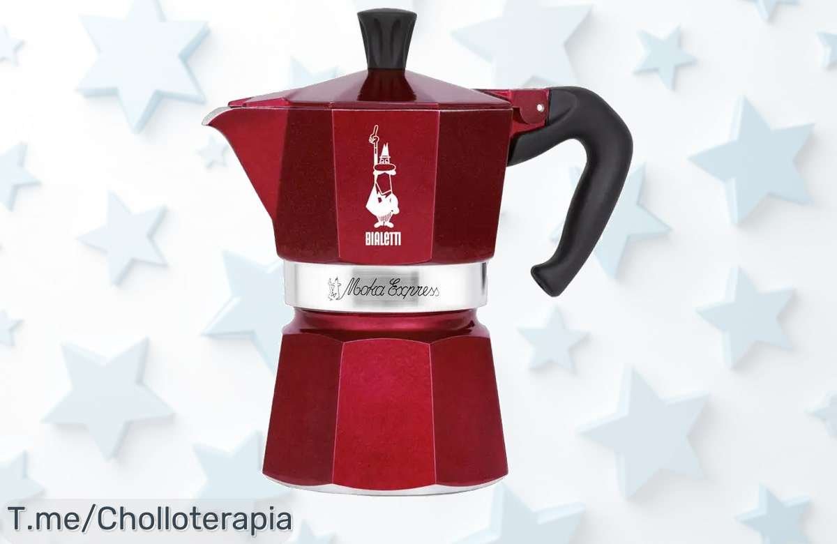 Transforma tu cocina en una cafetería con la Bialetti Moka Express en rojo, disfruta de un café delicioso y aprovecha este ofertón antes que se acabe. ¡Compra ya!