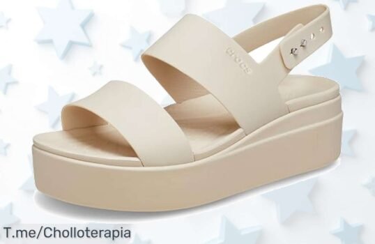 Super chollo en Crocs mujer Brooklyn Low Wedge con hebilla inteligente ligereza extrema y base Croslite para aguantar todo oferta nunca vista precio de ganga corre que vuelan