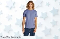 Camiseta Calvin Klein azul con diseño icónico precio loco nunca visto aprovecha este super chollo y consigue tu oferta brutal ¡compra ya antes que se agote!