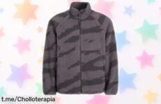 Chaqueta forro polar corta Jack & Jones con estilo moderno imbatible y calidad duradera, ahora a un precio rebajado que no se ve todos los días; quedan pocas unidades, ¡corre que este super chollo vuela!