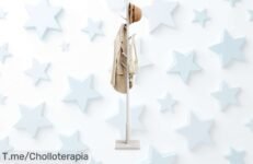 Perchero de madera maciza Vasagle con 8 ganchos robustos soporta hasta 24 kg, montaje sin líos y altura ajustable, ahora en un ofertón con precio rebajado que desaparece rápido ¡Hazte ya con este super chollo!