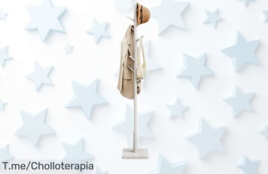 Perchero de madera maciza Vasagle con 8 ganchos robustos soporta hasta 24 kg, montaje sin líos y altura ajustable, ahora en un ofertón con precio rebajado que desaparece rápido ¡Hazte ya con este super chollo!