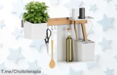 Práctico set organizador de cocina tesa M con riel autoadhesivo y 2 repisas que soportan hasta 10 kg, diseño bambú blanco ahora a precio rebajado chollazo para ordenar fácil sin taladrar ¡no pierdas esta oferta limitada!