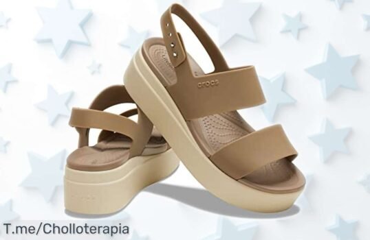 Sandalias Crocs Brooklyn Low Wedge para mujer con suela súper resistente y sin cordones, precio rebajado que no te puedes perder ¡Corre, queda poco tiempo y pocas unidades de este super chollo!