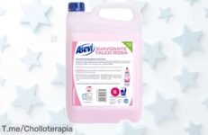 Suavizante hipoalergénico Asevi Talco Rosa 5L con aroma que permanece y cuida piel sensible, ¡rebajado para 217 lavados sin estropear nada! Corre que este súper chollo vuela y no vuelve, ¡lánzate ya!