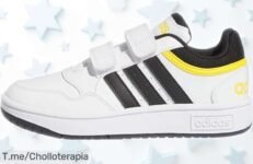 Zapatos adidas Hoops Lifestyle para niños con suela antideslizante y piel sintética resistente, ¡rebajados a un precio que vuela! Un super chollo que no puedes dejar escapar, corre antes de que se agoten