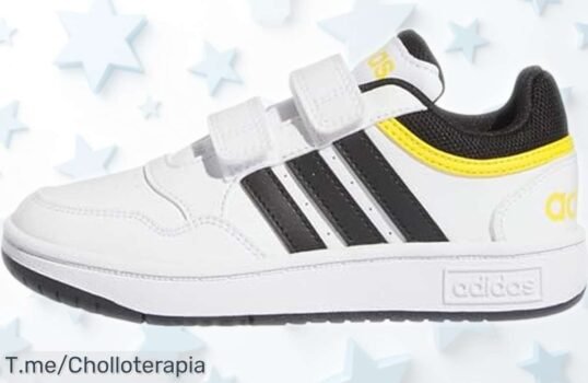 Zapatos adidas Hoops Lifestyle para niños con suela antideslizante y piel sintética resistente, ¡rebajados a un precio que vuela! Un super chollo que no puedes dejar escapar, corre antes de que se agoten